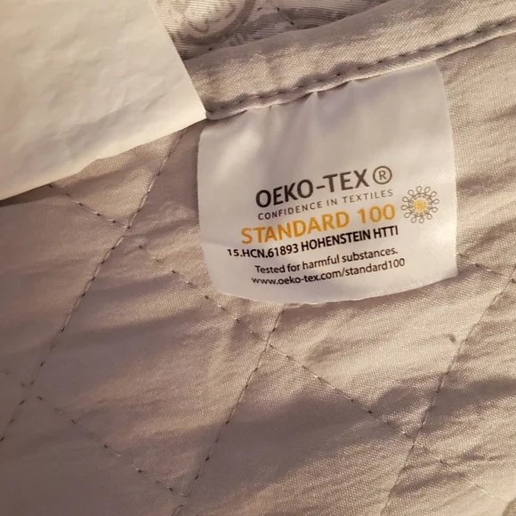 Elegant Light Grey Quilted Bedding King Size With Shams - Picture 2 of 6